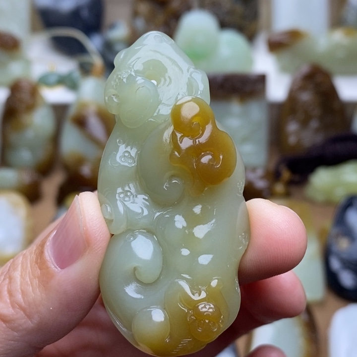 笑***湖和田玉未镶嵌颈饰