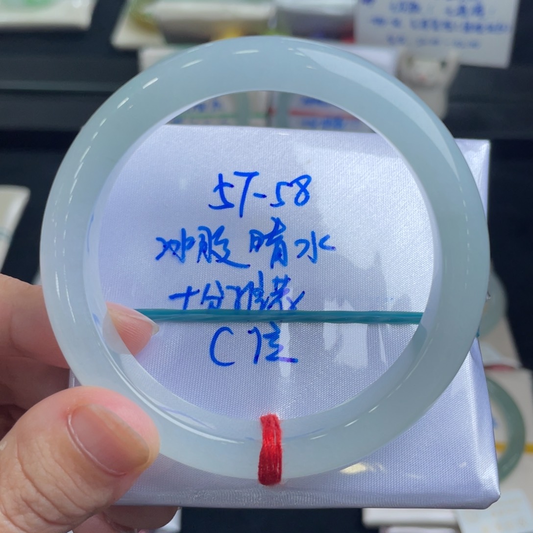 翡翠手镯未镶嵌翡翠手镯