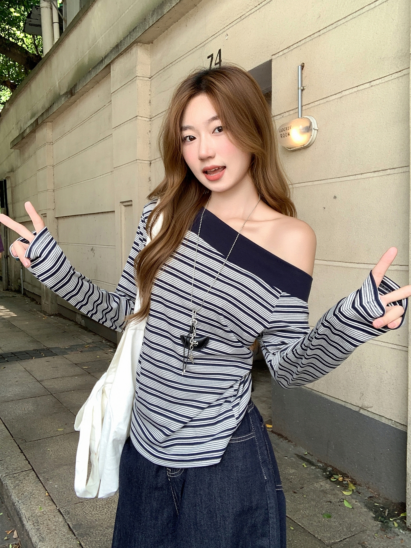 拼接撞色条纹一字领长袖t恤女早秋新款修身显瘦设计感内搭小上衣