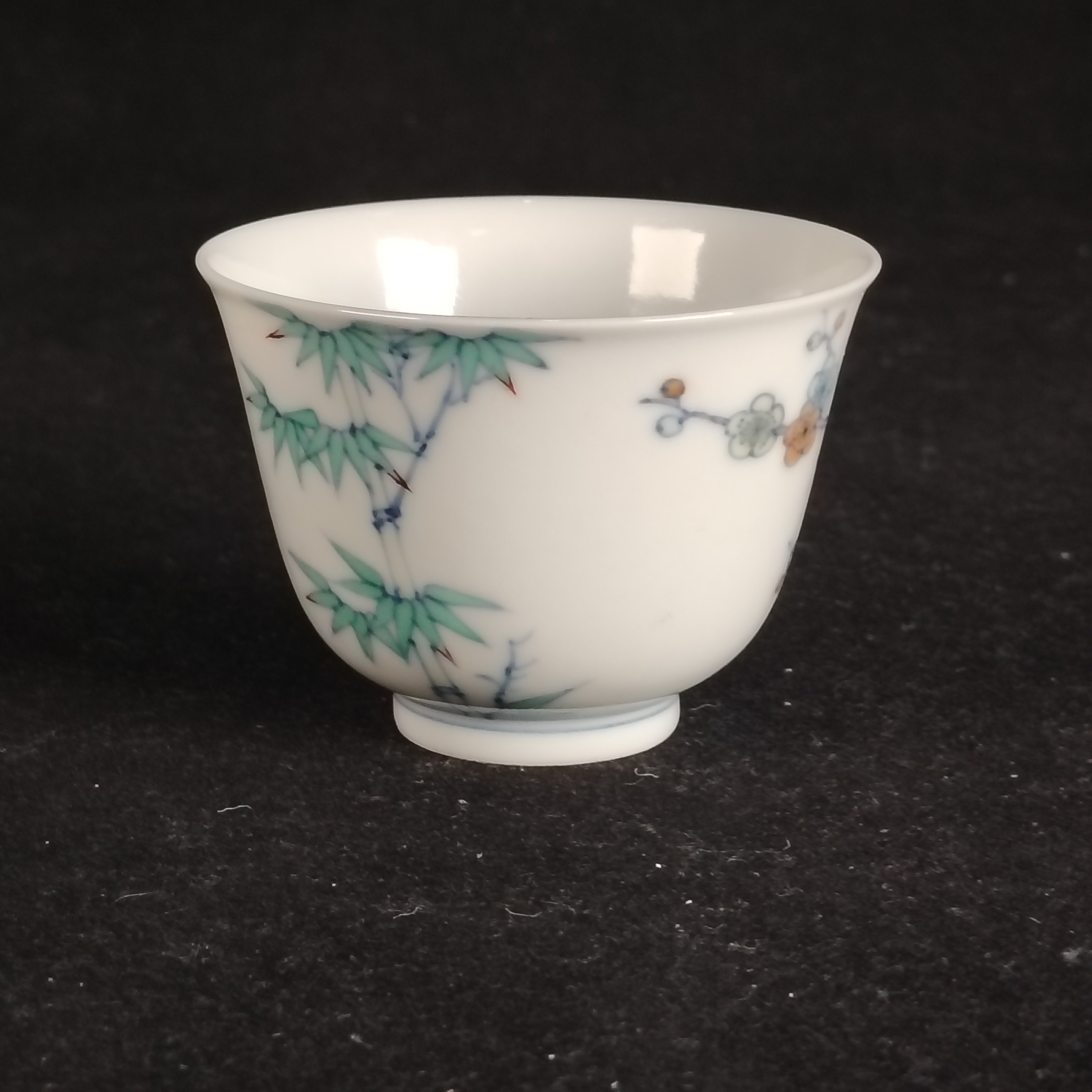 斗彩松竹梅岁寒三友纹杯