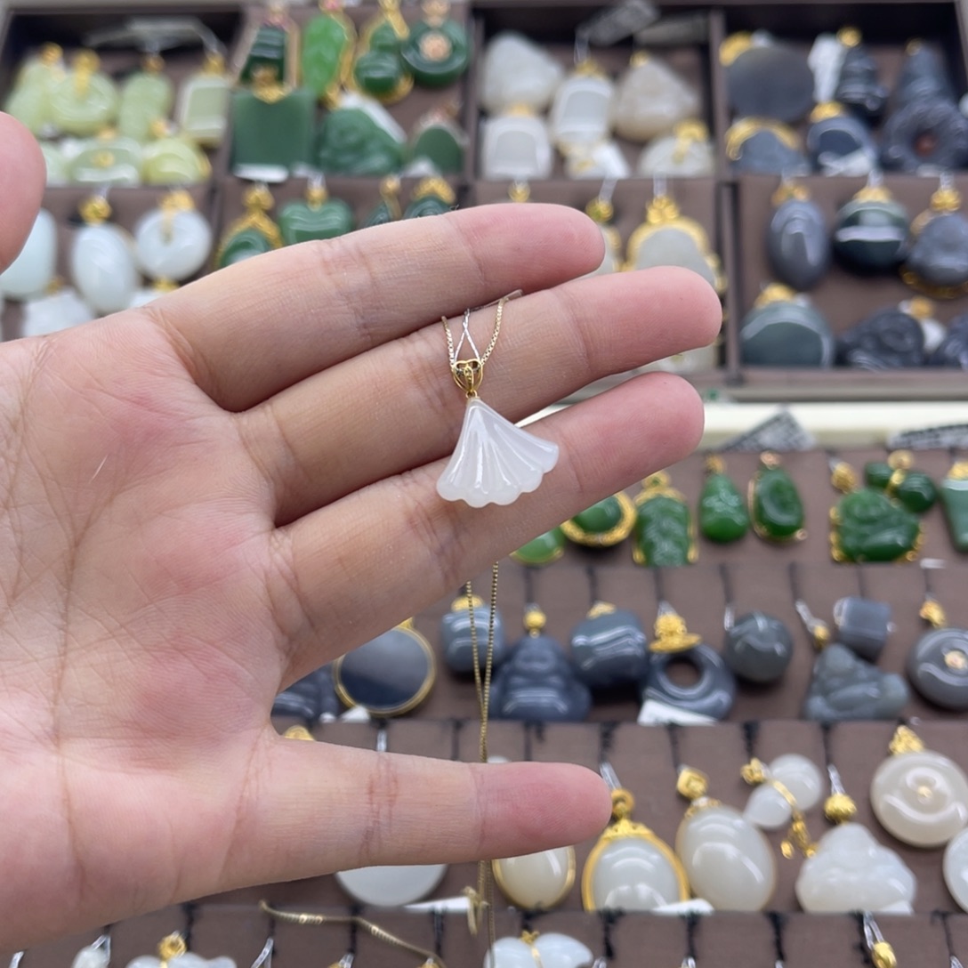 和田玉18K金镶嵌吊坠(赠链)