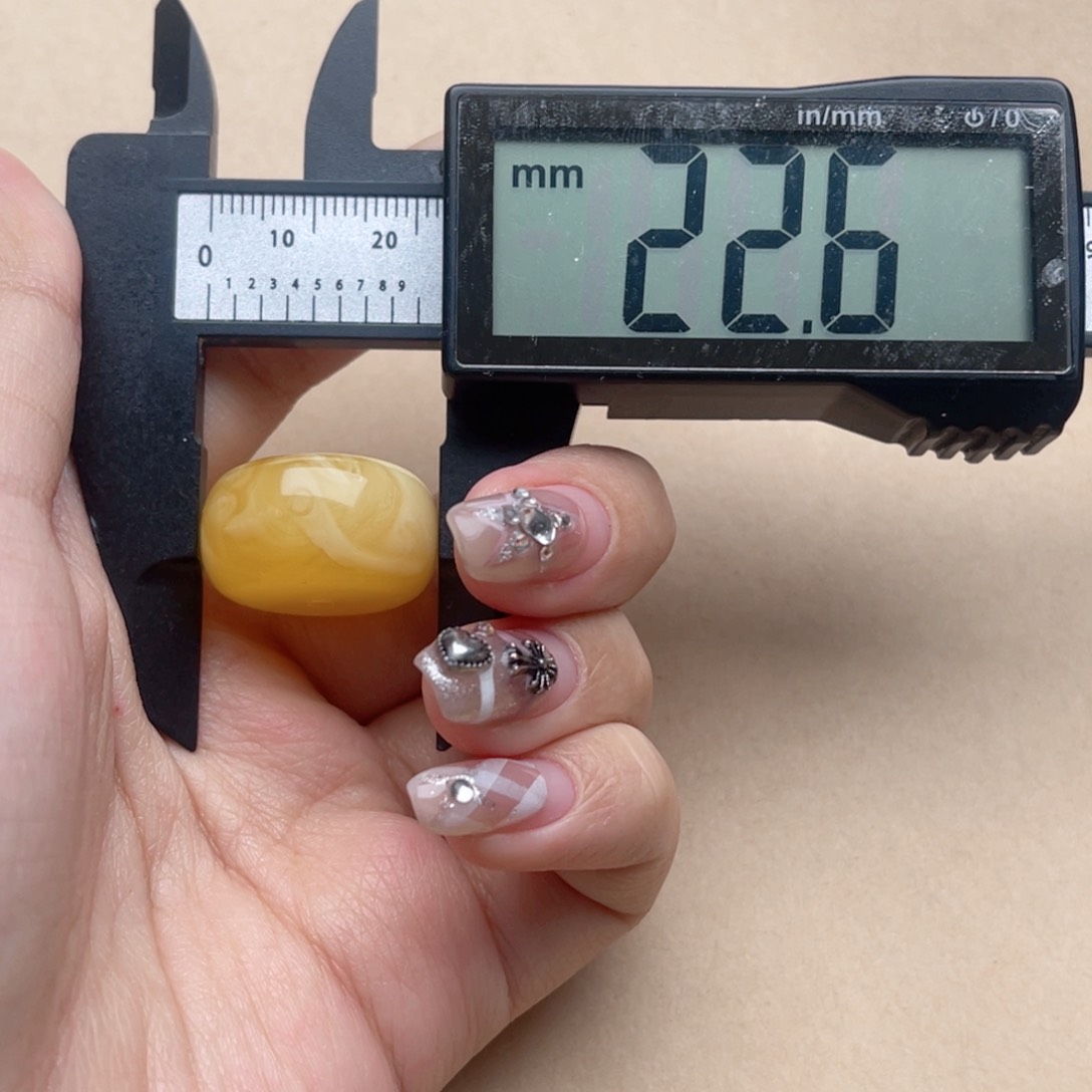 蜜蜡裸石未镶嵌中**境欣欣蜜蜡墩子微瑕