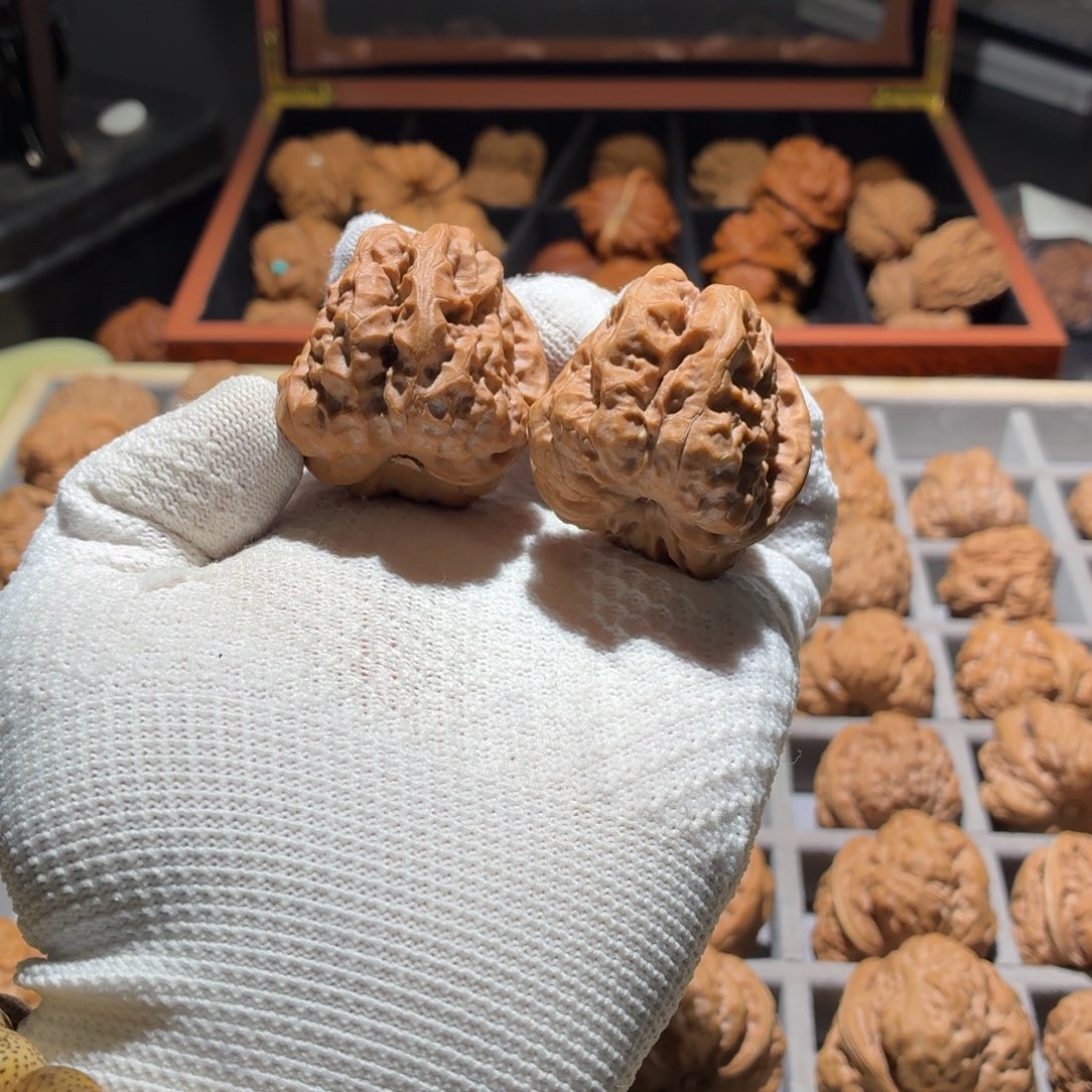 介***＂文玩核桃吊坠山地娃