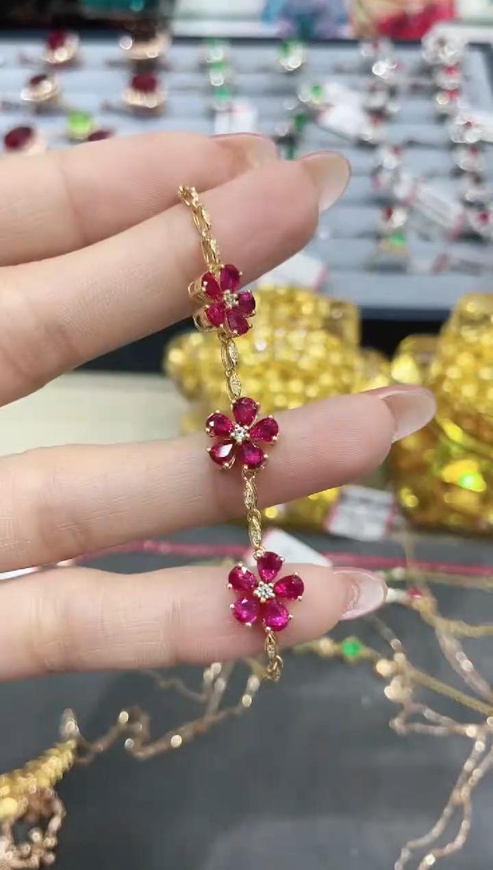 18K金镶嵌天然无烧红宝石手链花朵款 K黄