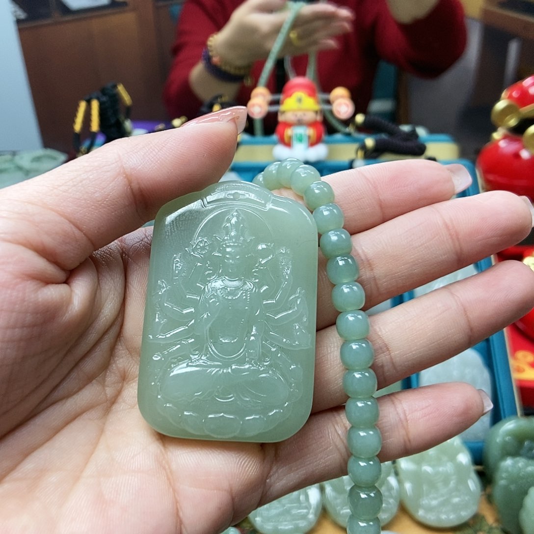 和田玉颈饰未镶嵌张*