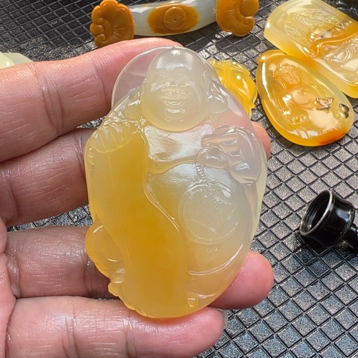 石英质玉（黄龙玉）颈饰未镶嵌