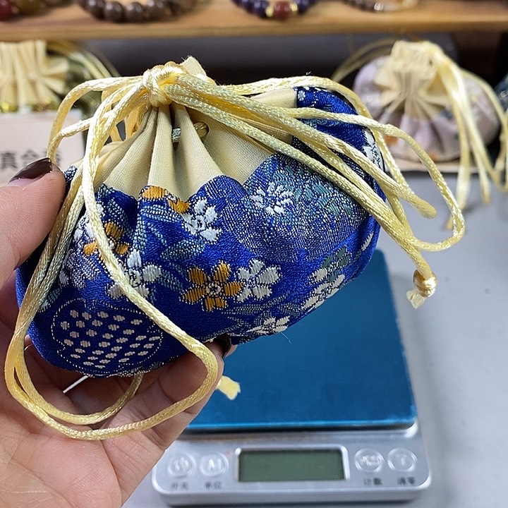泥塑走****看瑕疵雍正狂野1.0香包50克