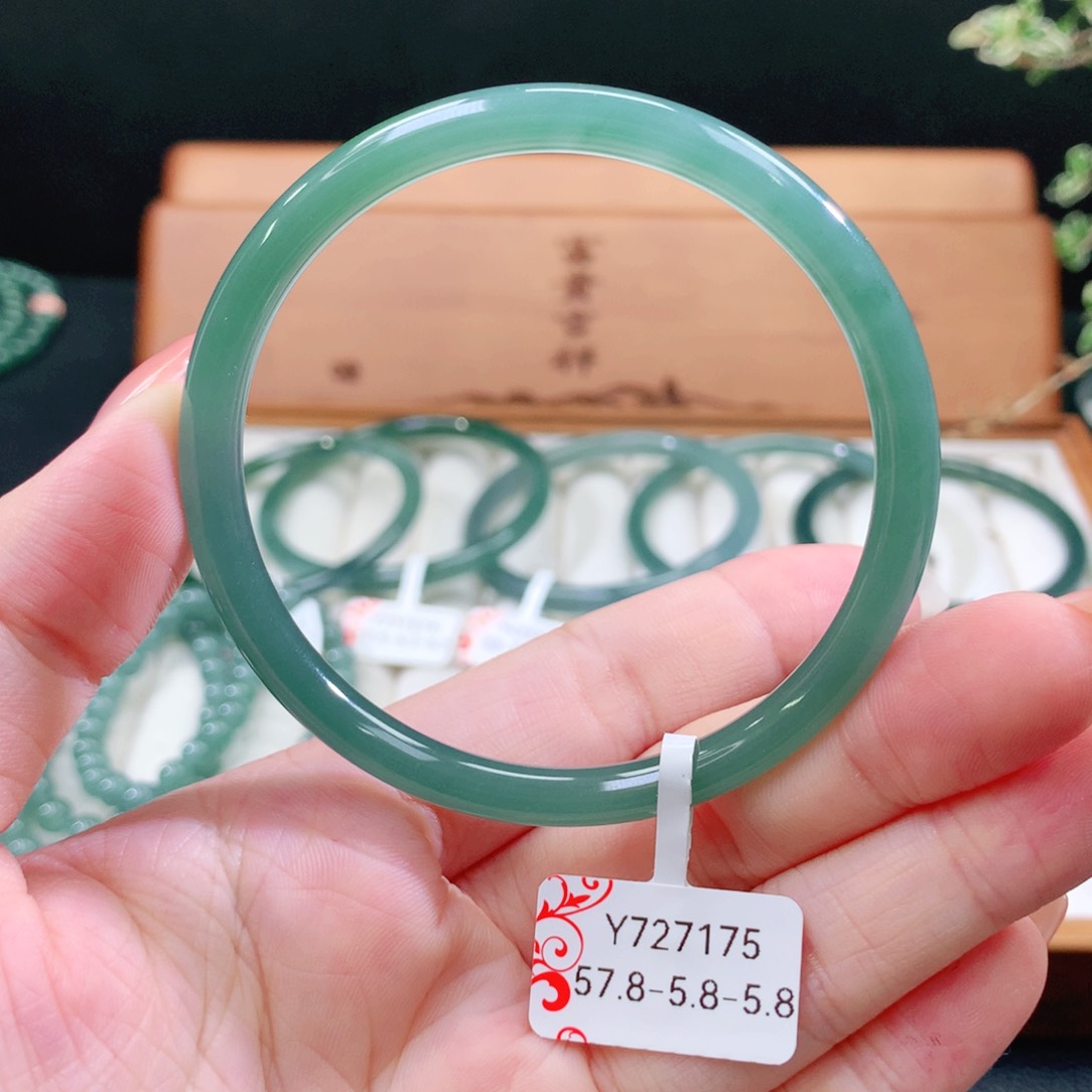 翡翠未镶嵌手镯天然