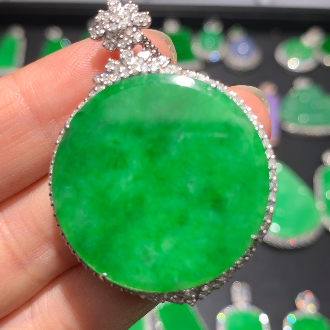 翡翠颈饰18K金镶嵌翡翠