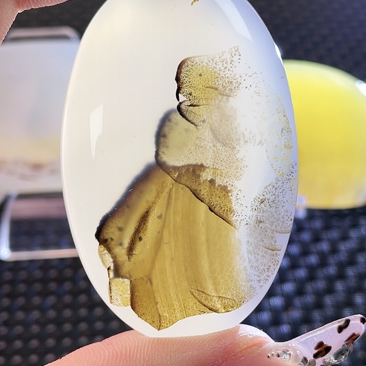 吴***芳玛瑙/玉髓未镶嵌颈饰