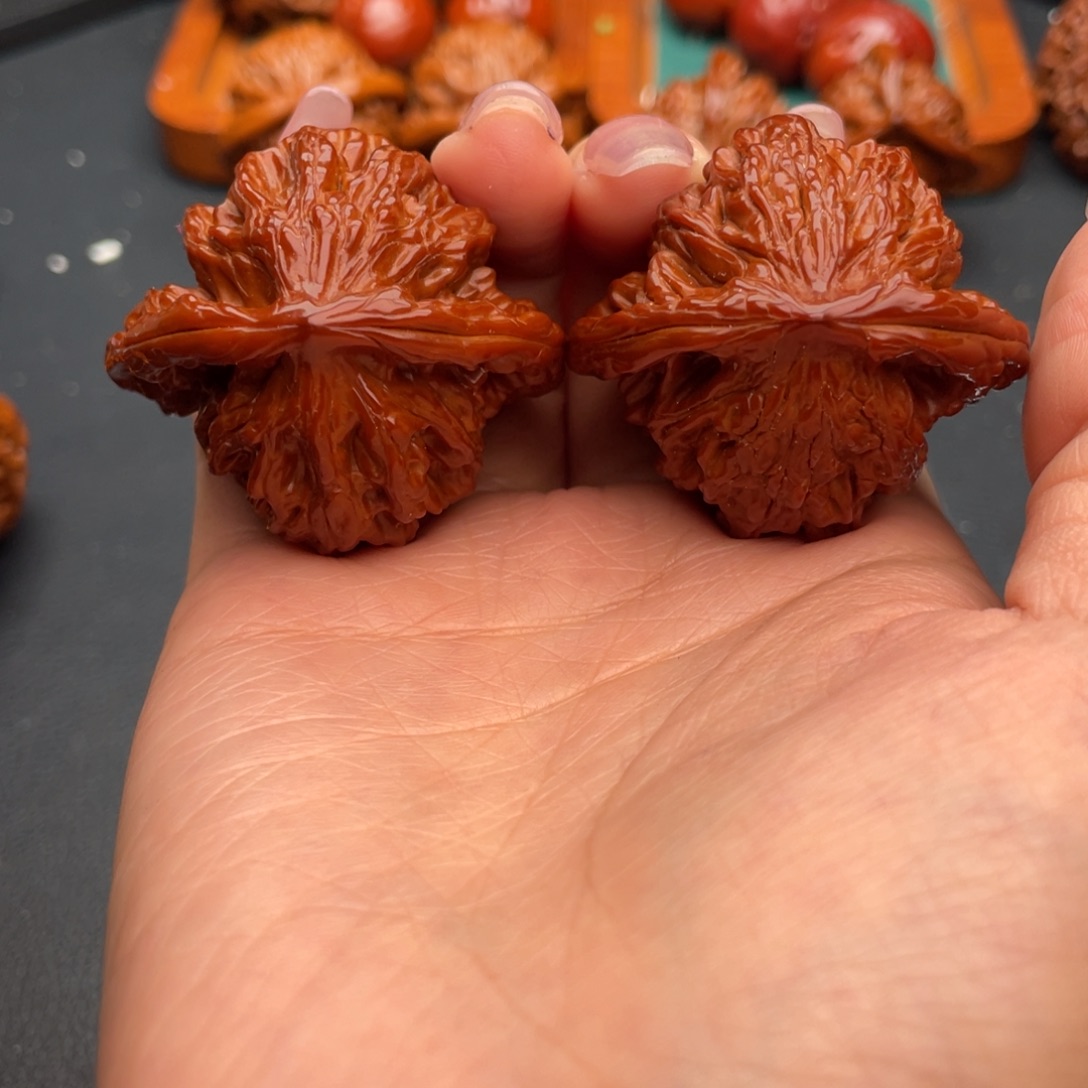 h***a文玩核桃把件麦虎