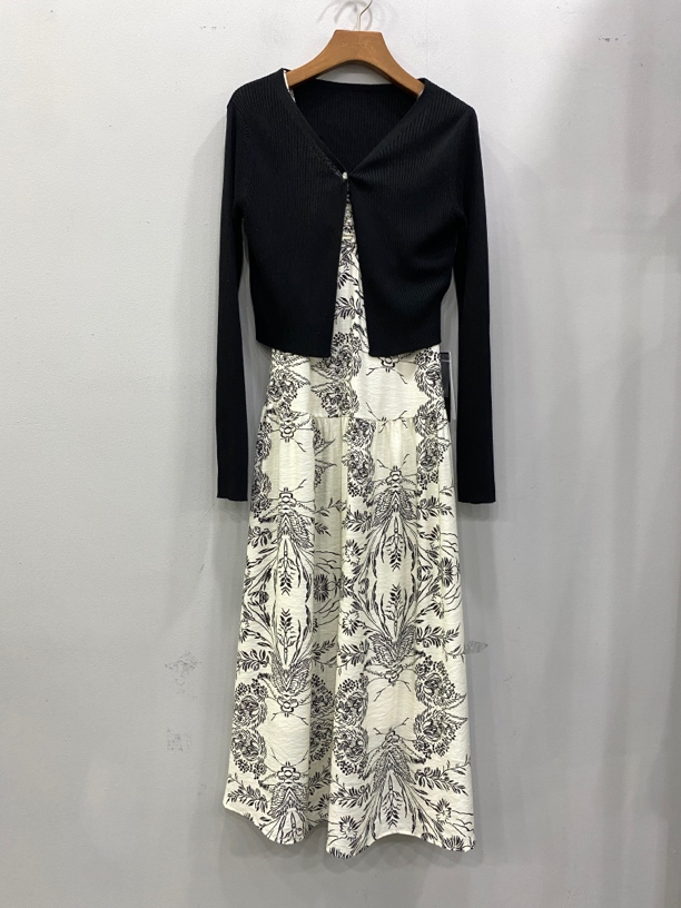 麦寻夏季新款TZQES13A黑色设计款针织开衫松紧碎花半裙套装气质款