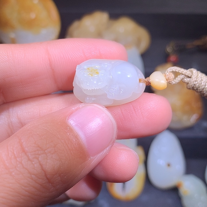 和田玉未镶嵌车挂