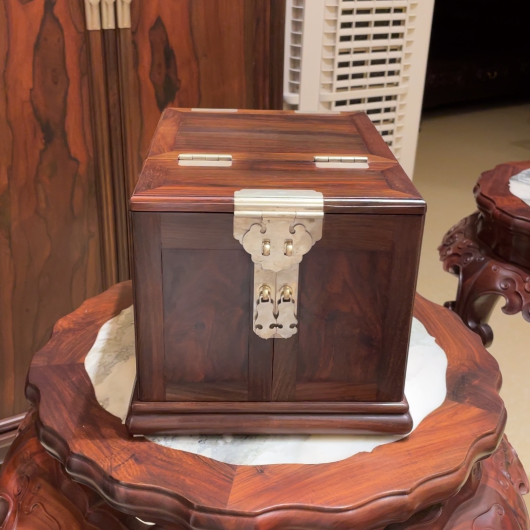 红酸枝木类成套家具