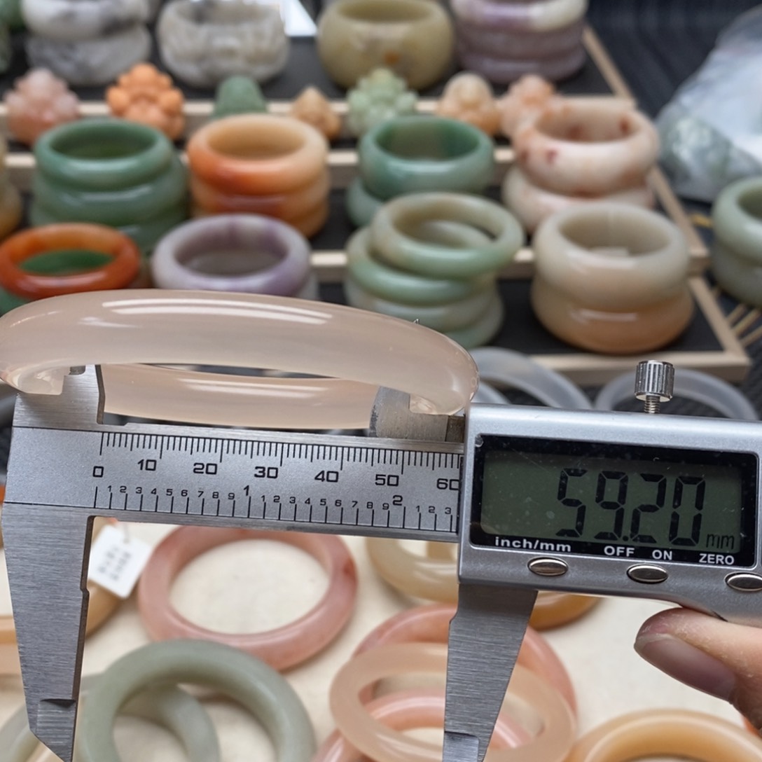 石英岩玉手镯未镶嵌