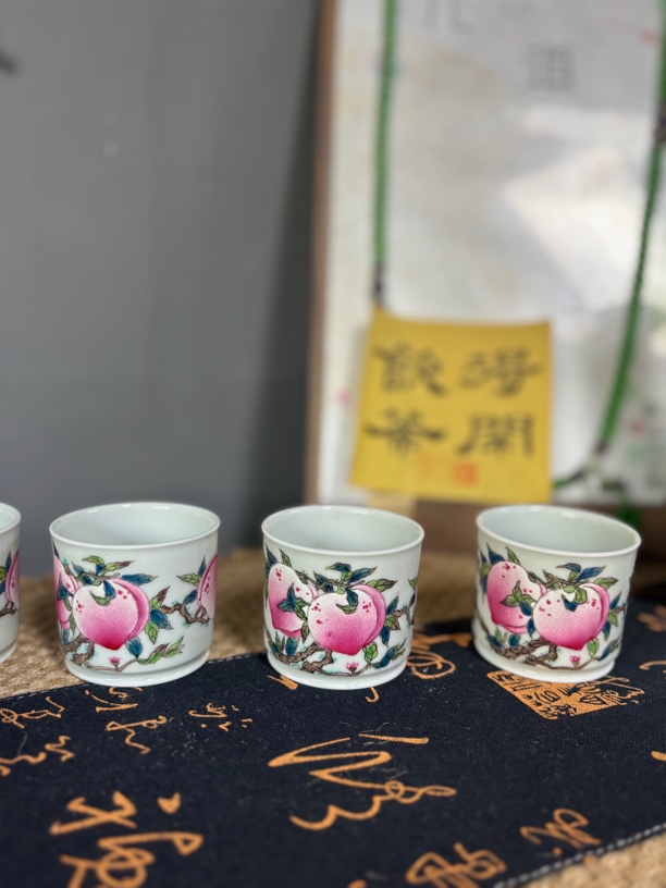 浮生闲 粉彩寿桃小直口杯 60cc