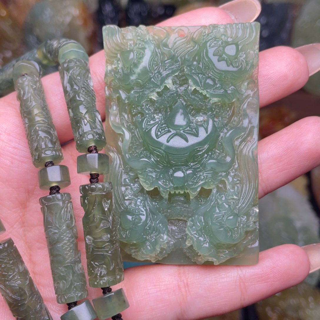 爱***岩蛇纹石玉未镶嵌颈饰