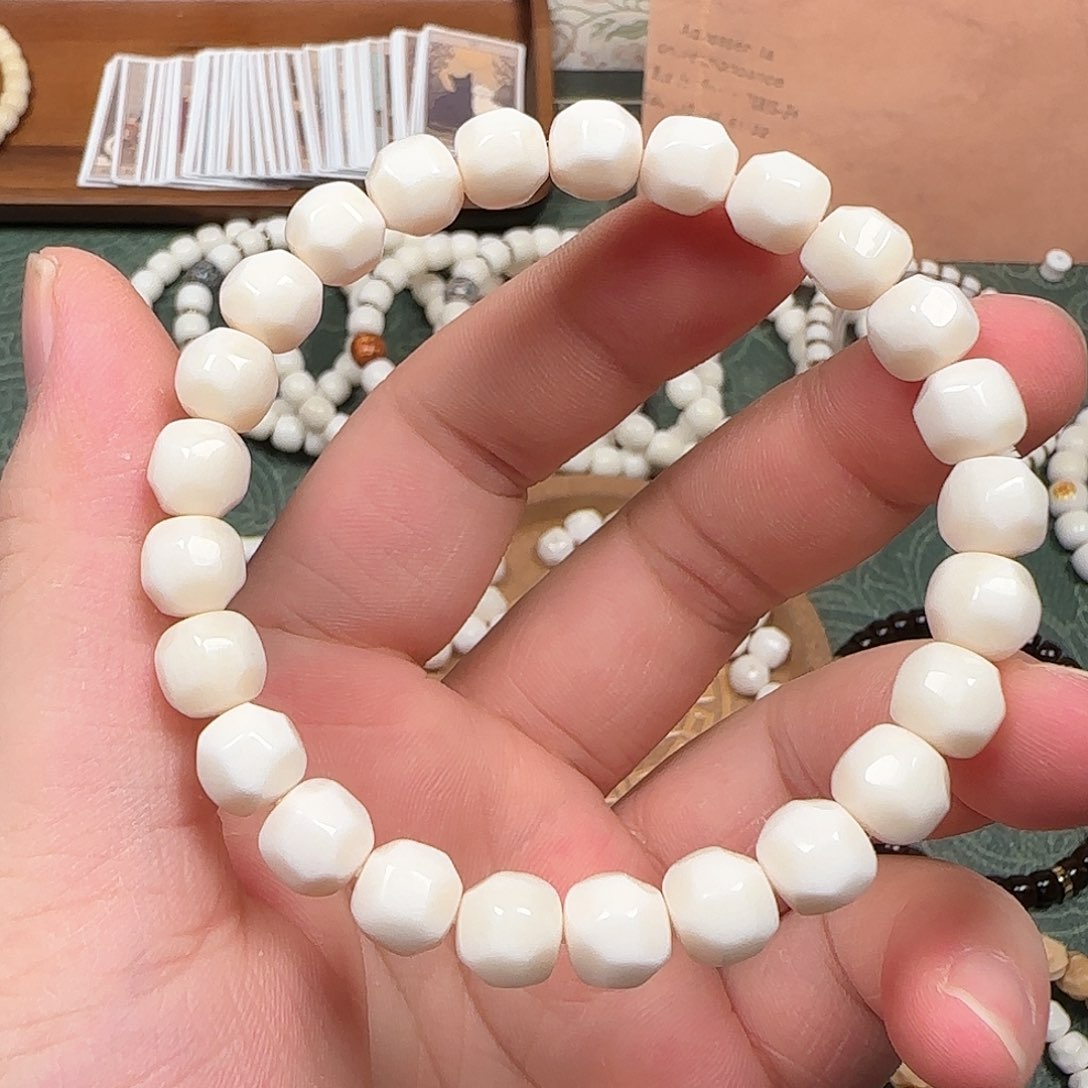 白玉菩提吊坠驼骨钻石面9*8福利