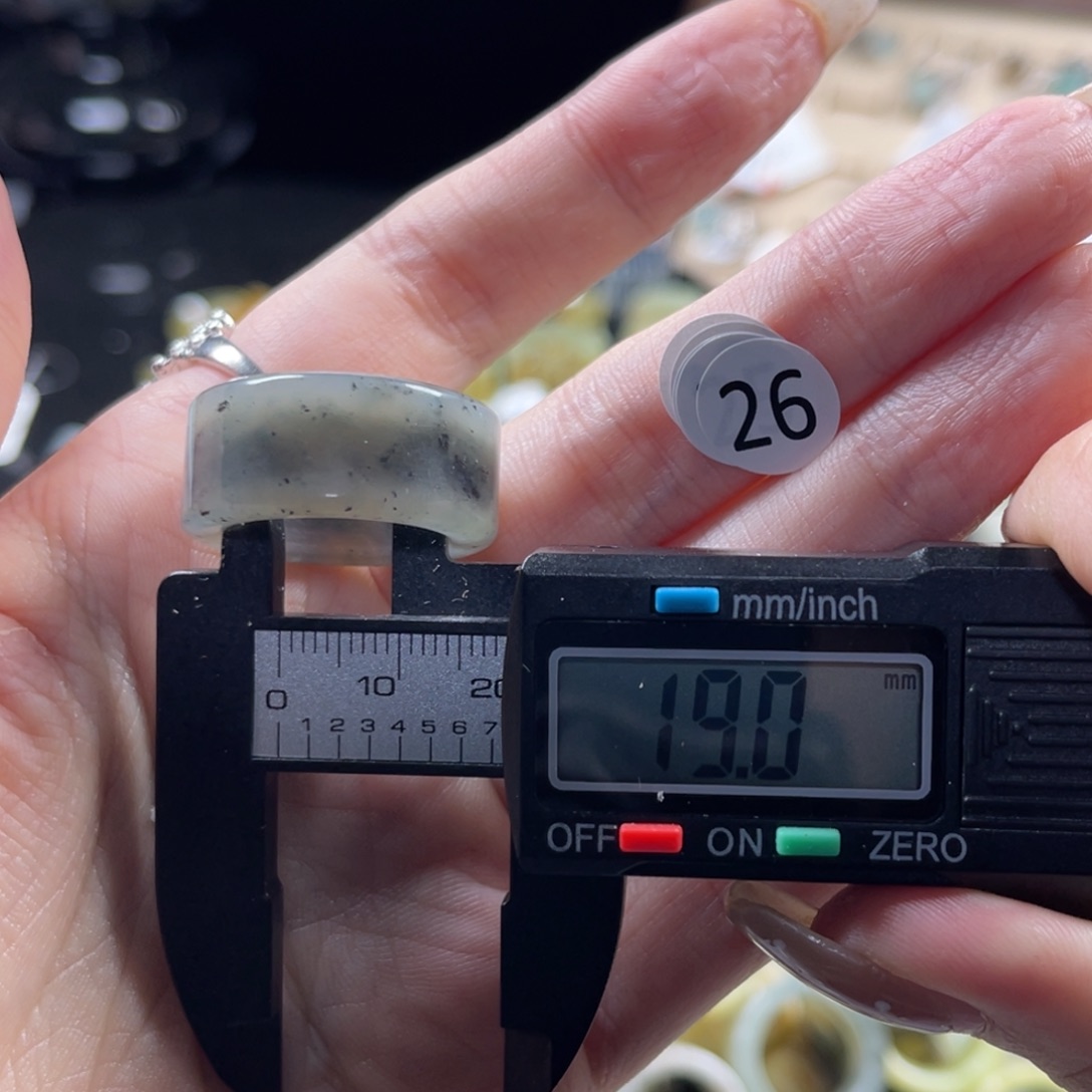 蛇纹石玉未镶嵌戒指