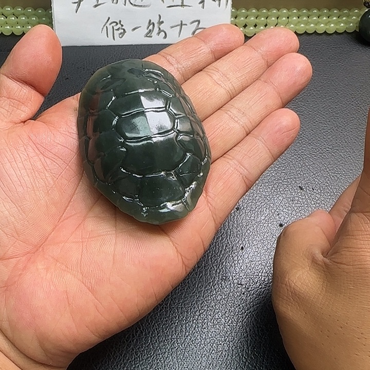 和田玉未镶嵌把件