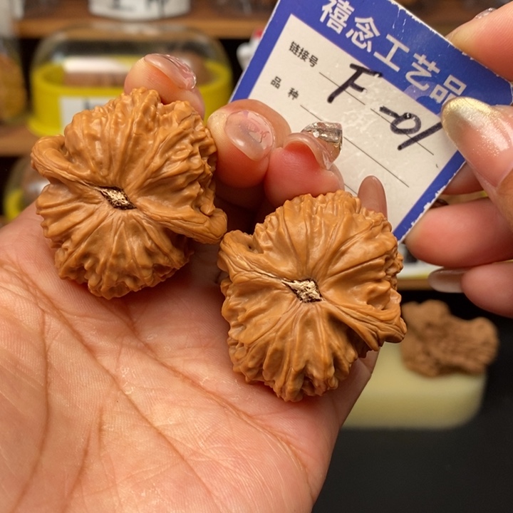 文玩核桃吊坠38白狮子