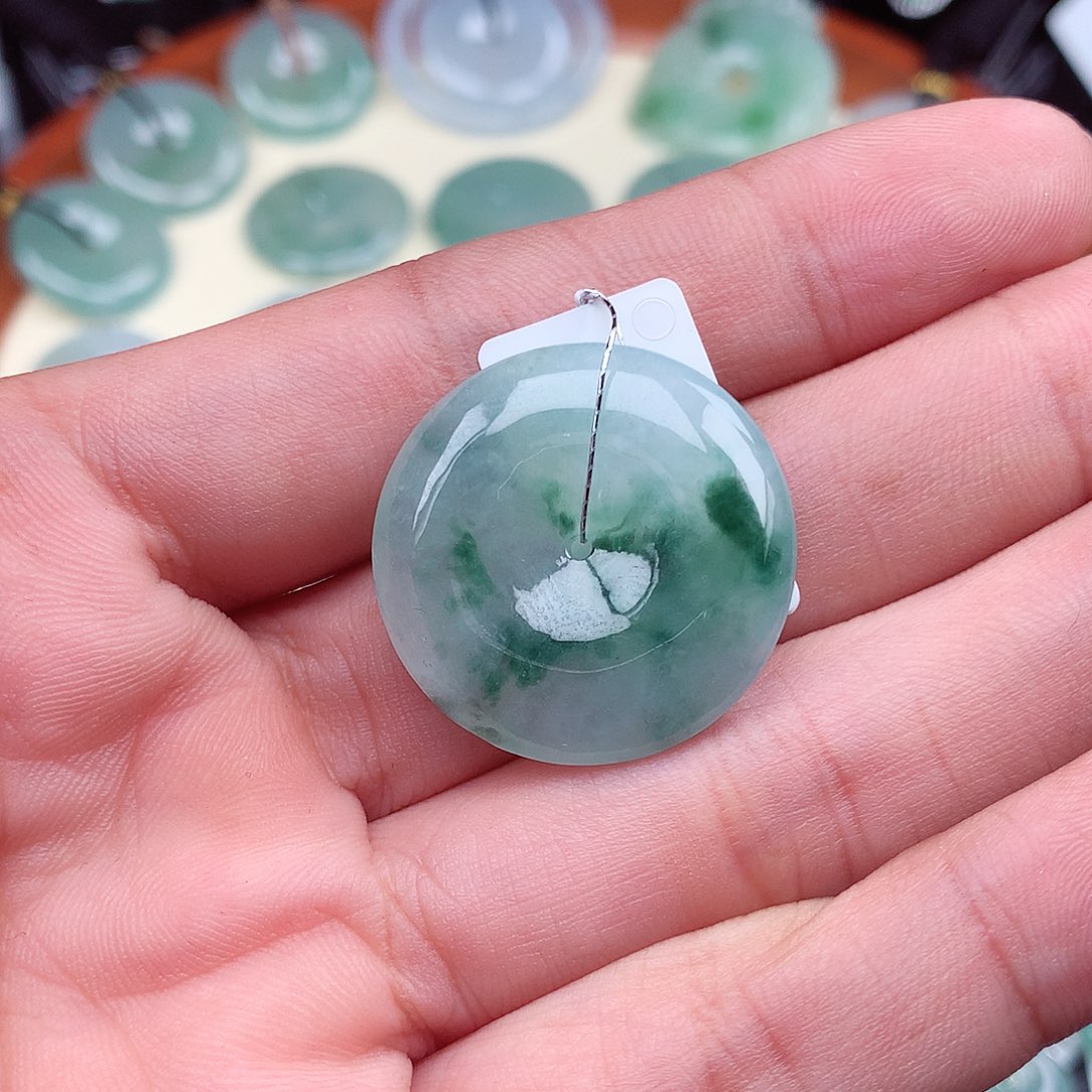 翡翠颈饰未镶嵌苏*平安扣