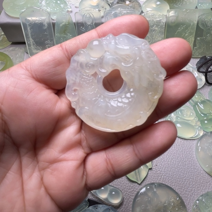 岫玉未镶嵌吊坠(赠链)