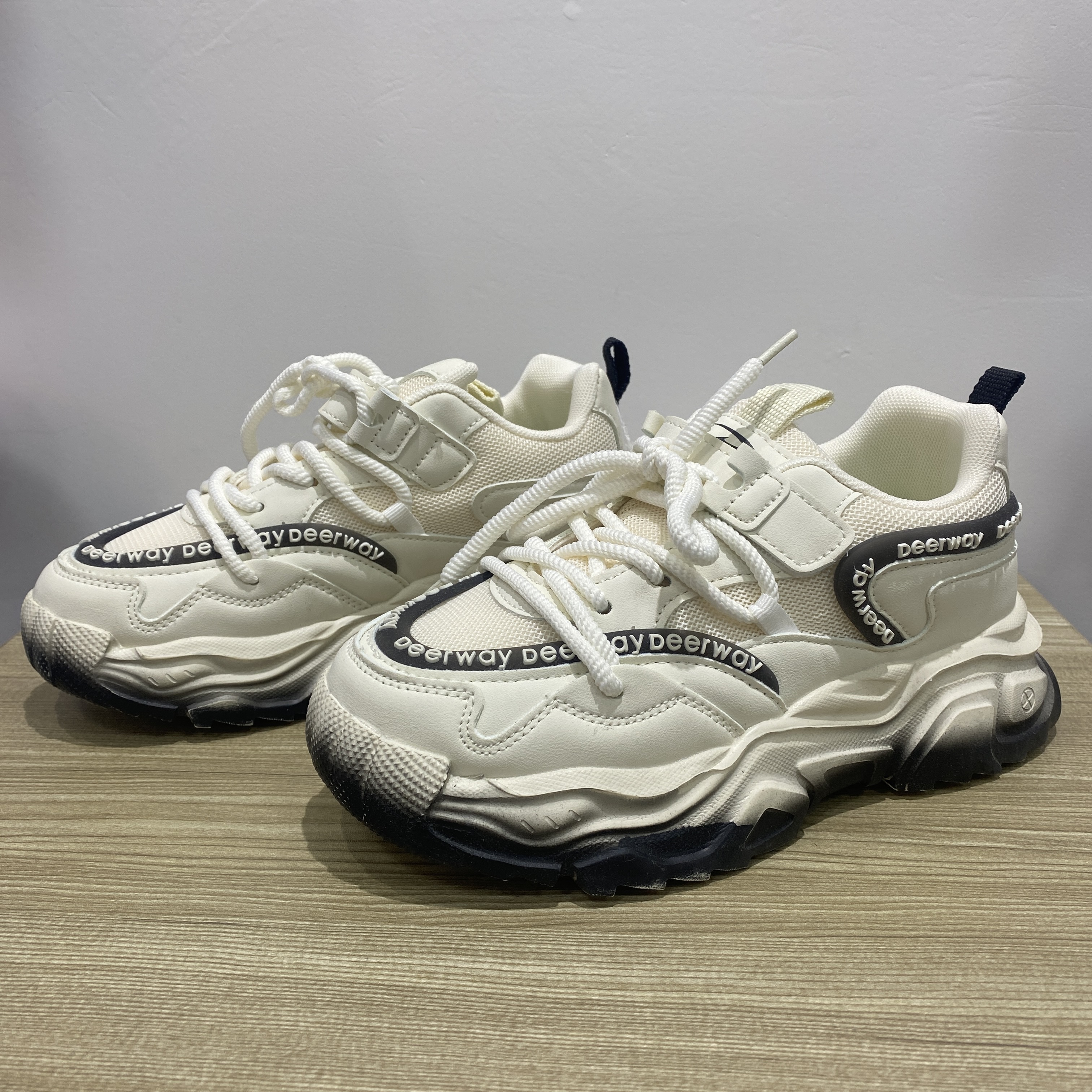 新款儿童网面透气老爹鞋超轻软底回弹减震舒适防滑休闲鞋25081