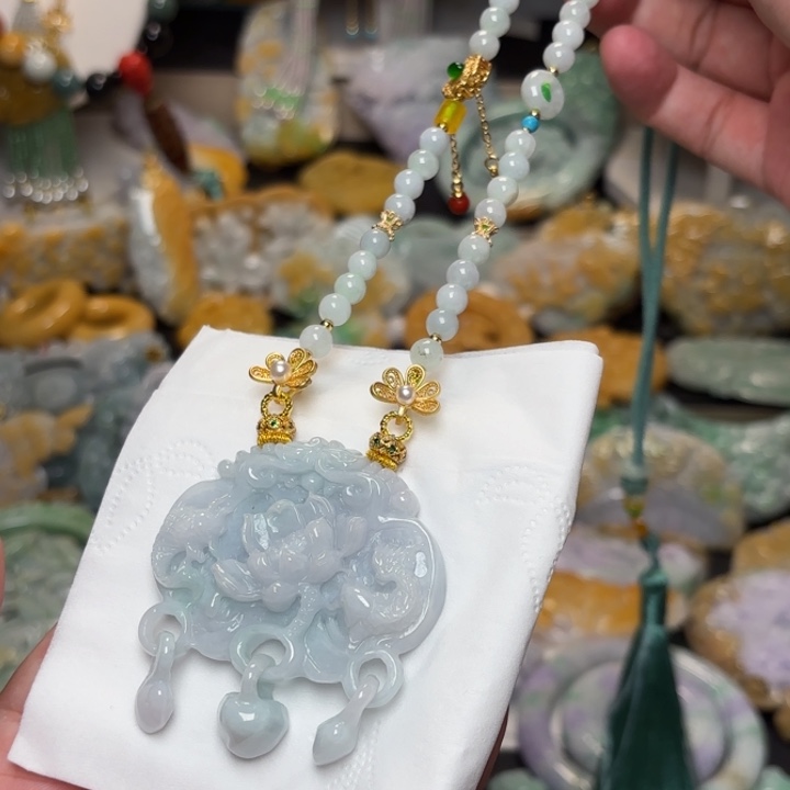 颈饰未镶嵌翡翠吊坠