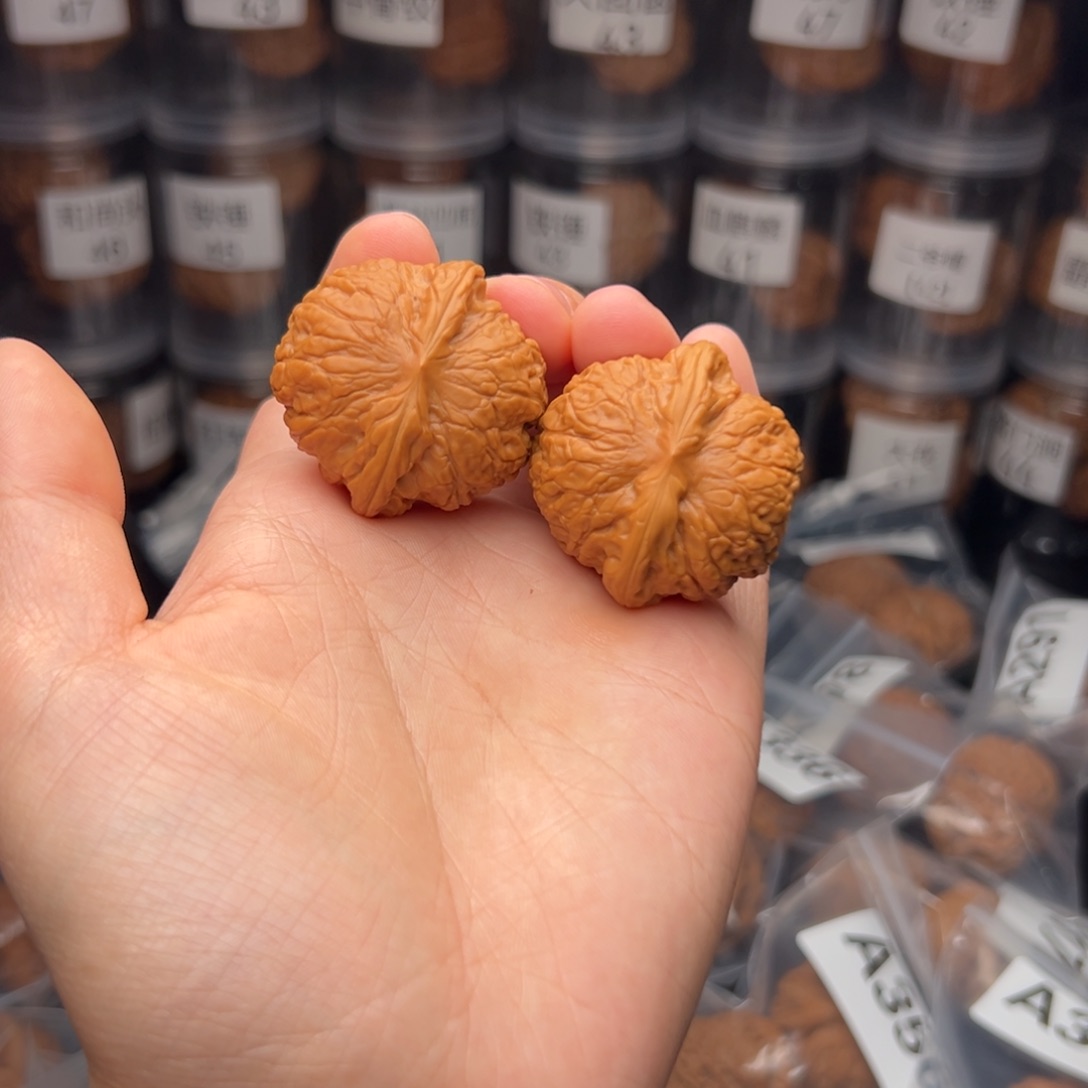 文玩核桃吊坠小****?乾隆磨