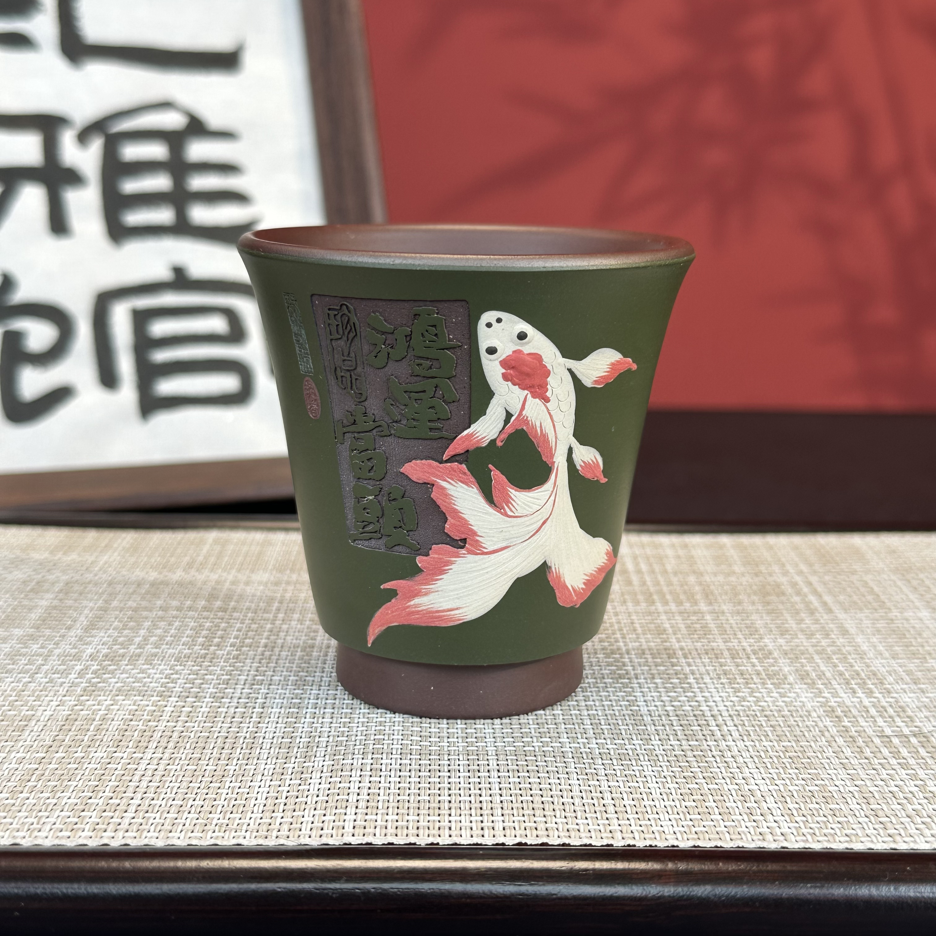 宜兴原矿紫砂紫泥泥绘金鱼闻香杯刻绘鸿运当头高档大容量主人杯