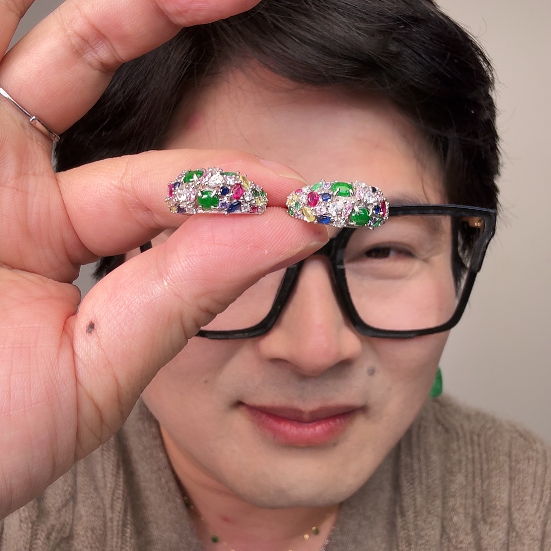 翡翠未镶嵌颈饰一对