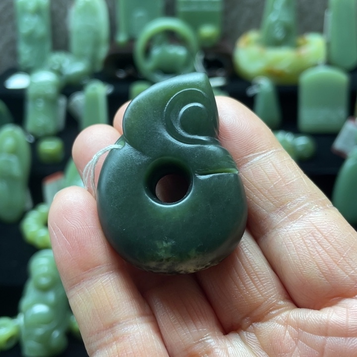 岫岩河磨玉（透闪石质玉）颈饰未镶嵌