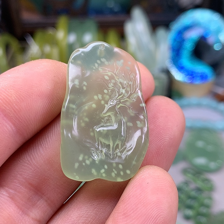 蛇纹石玉挂坠未镶嵌