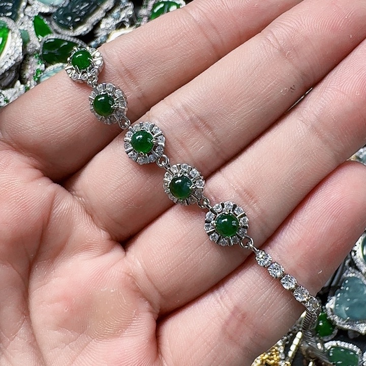 翡翠颈饰未镶嵌天然A货翡翠放漏