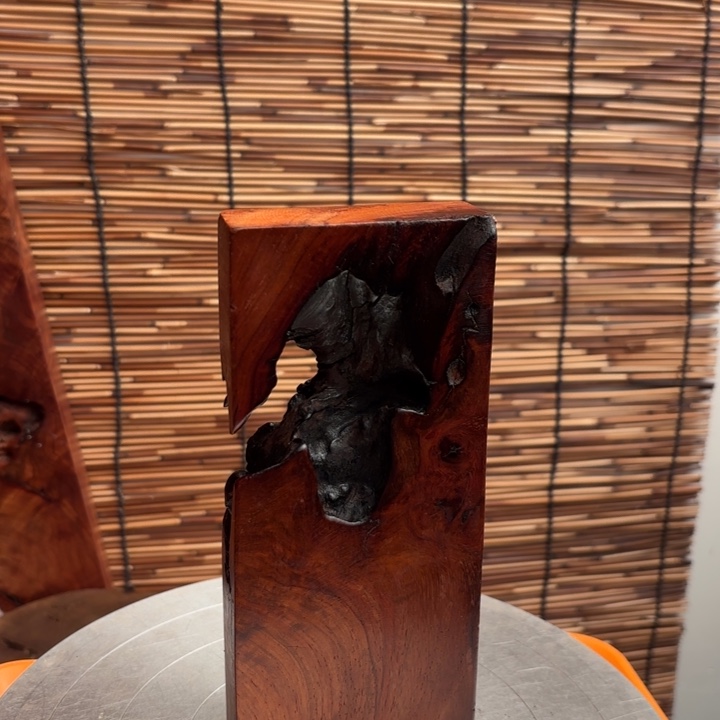 卿***华大叶紫檀（黑酸枝木类）