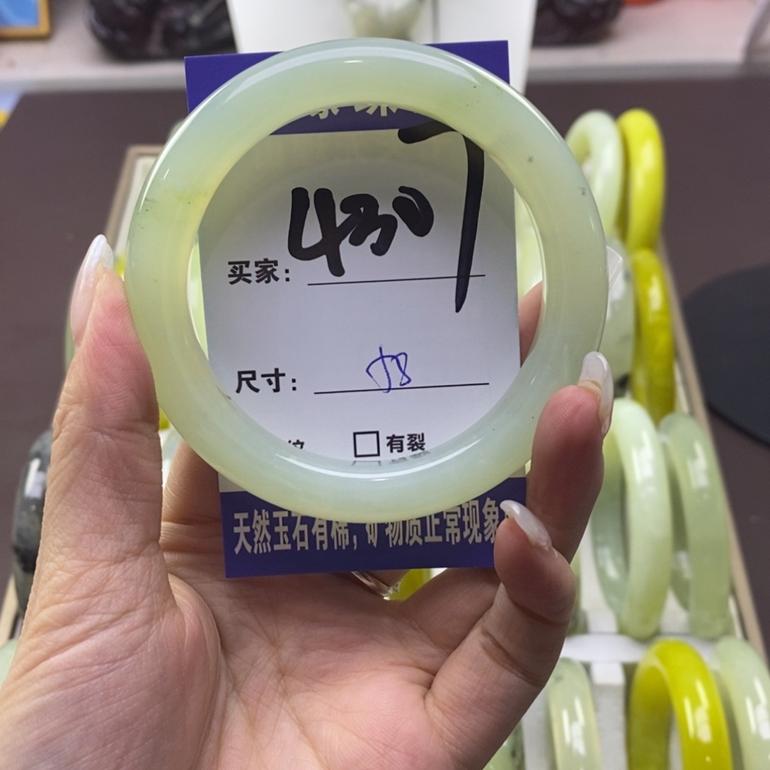 蛇纹石玉未镶嵌手镯
