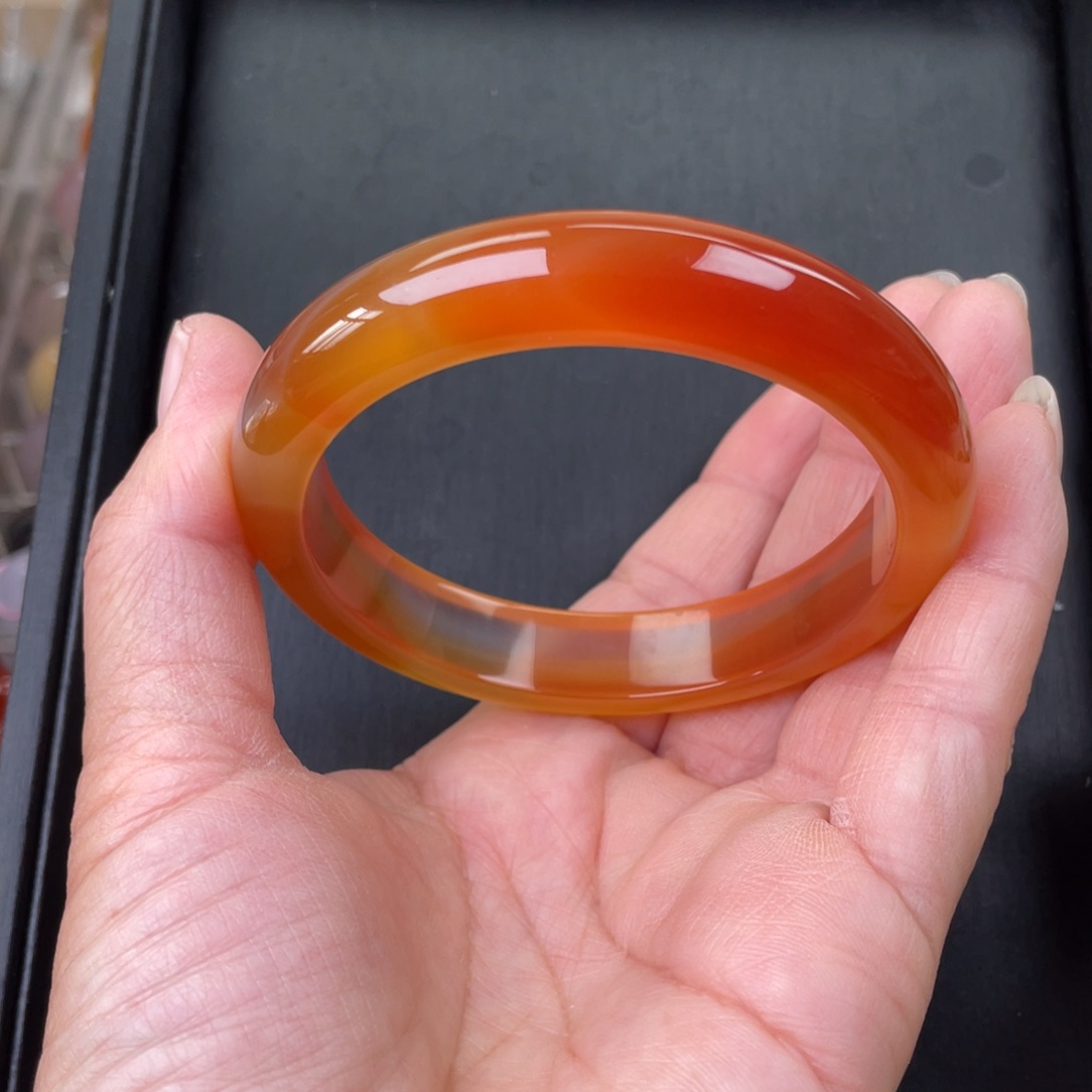 玛瑙/玉髓手镯未镶嵌60圈口