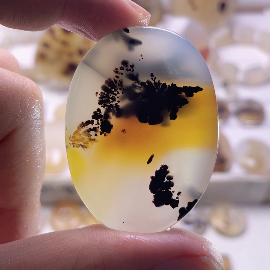 玛瑙/玉髓未镶嵌珠宝奇石