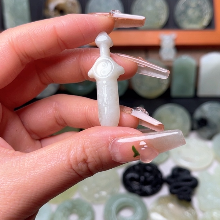 岫玉吊坠(赠链)未镶嵌