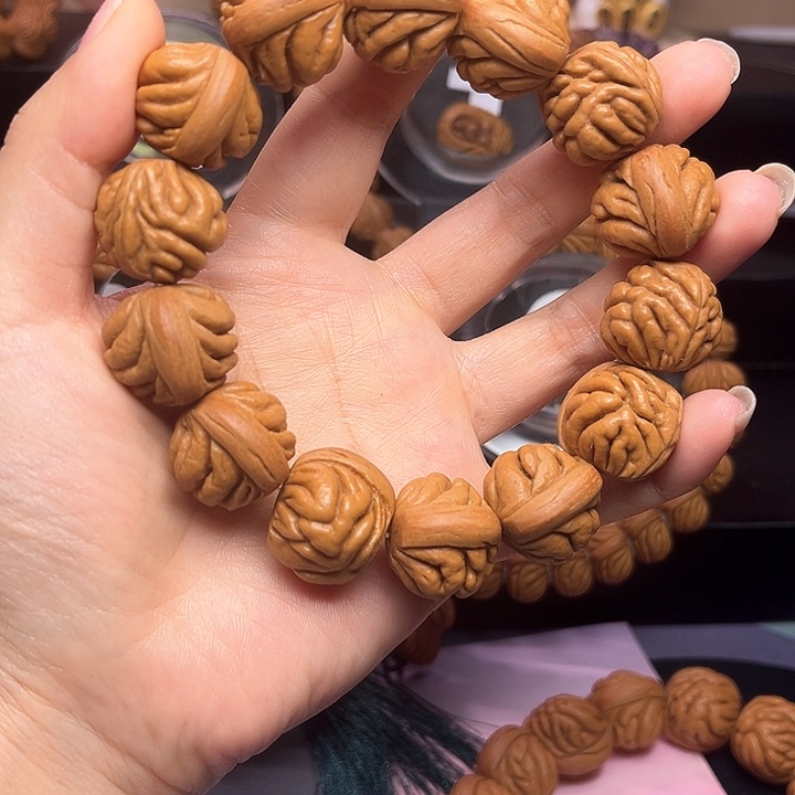 桃核把件惍秦岭龙纹野生豹子头