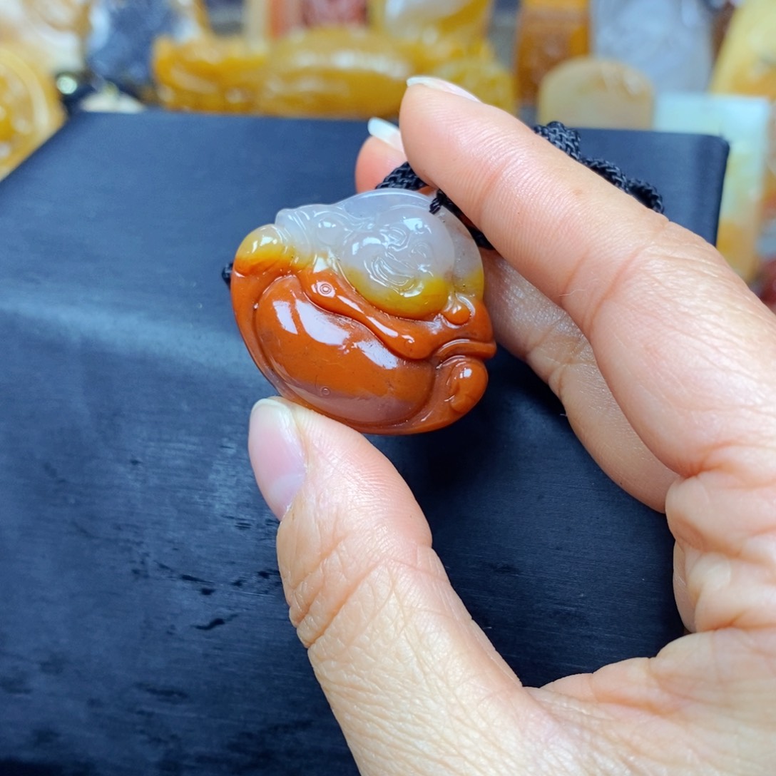 石英质玉（黄龙玉）颈饰未镶嵌