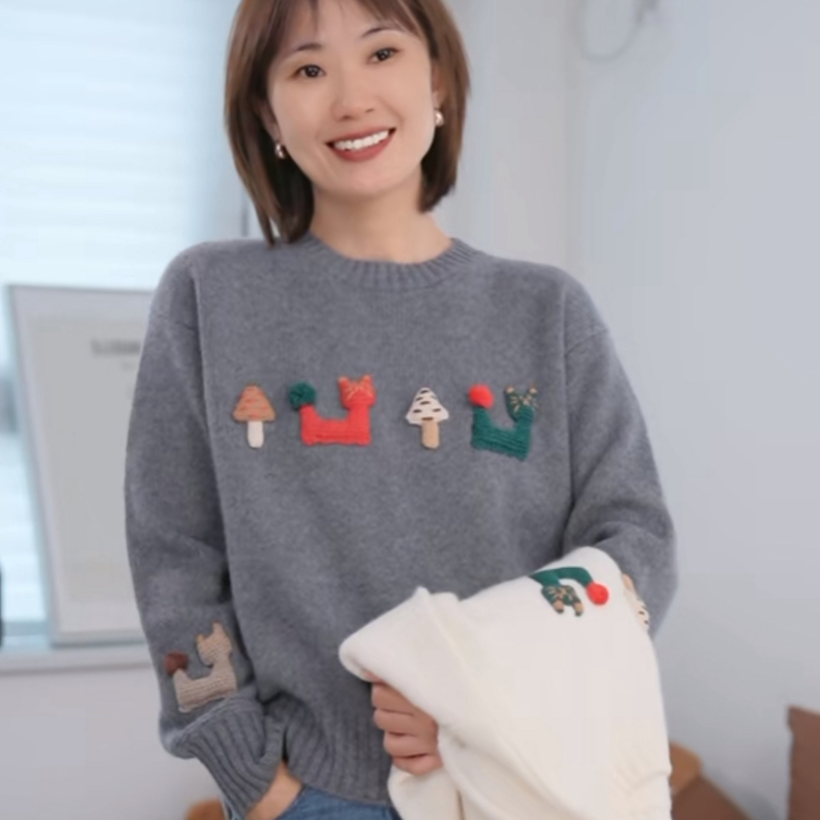 纯山羊绒圆领立体猫咪绣花针织套头毛衣
