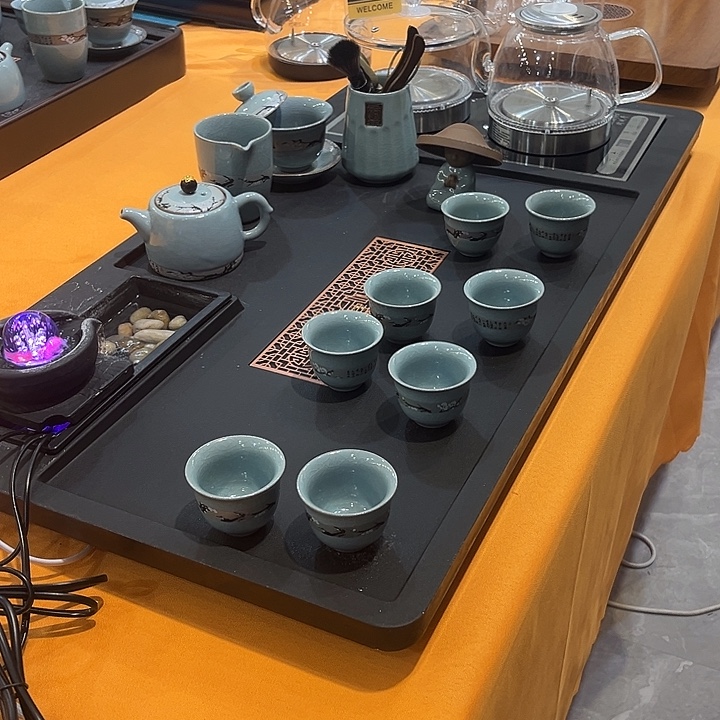 茶盘的制作过程十分讲究艺术