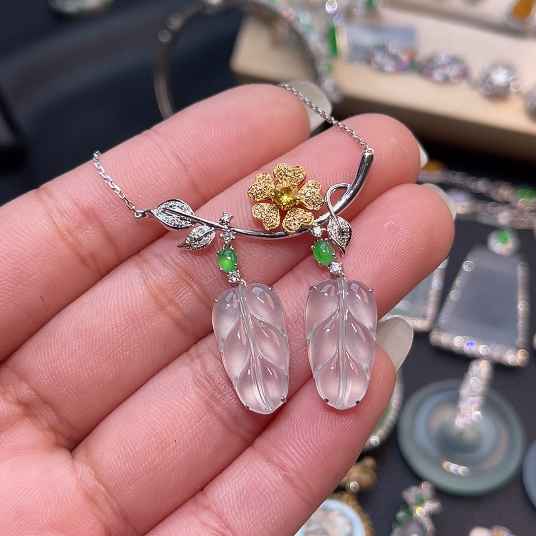 翡翠18K金镶嵌颈饰叶子