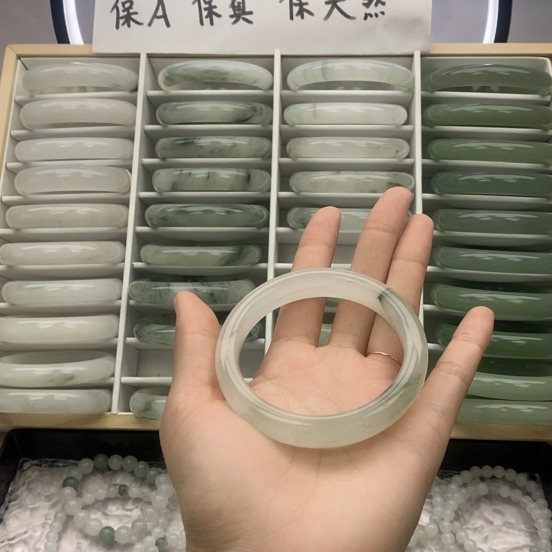 石英质玉（非洲翠）未镶嵌手镯122