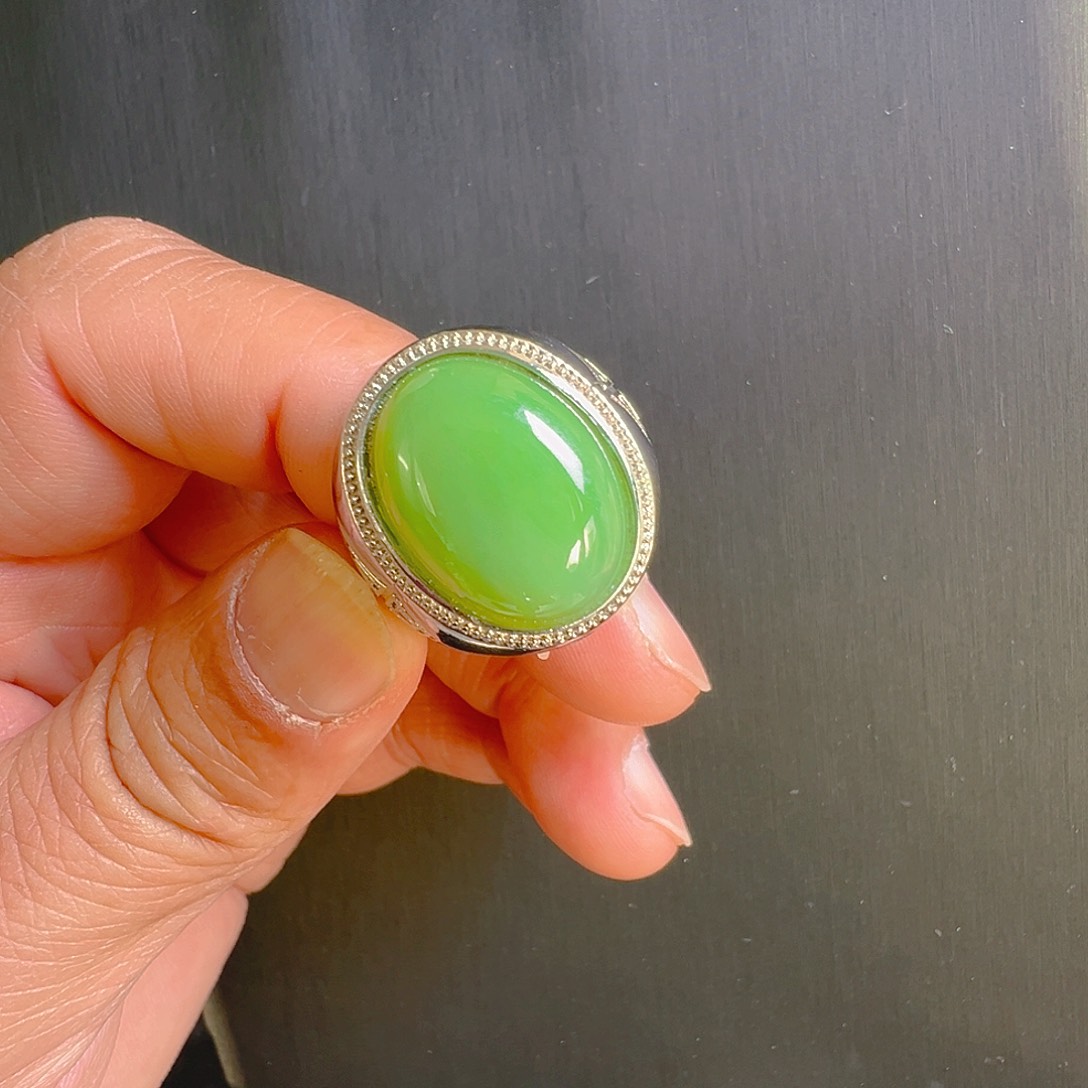 未镶嵌戒指和田玉