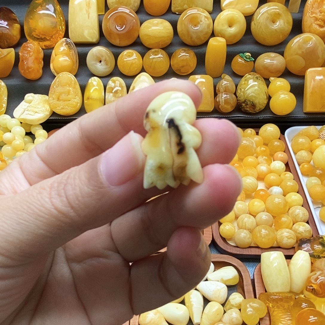 琥珀未镶嵌颈饰天然蜜蜡