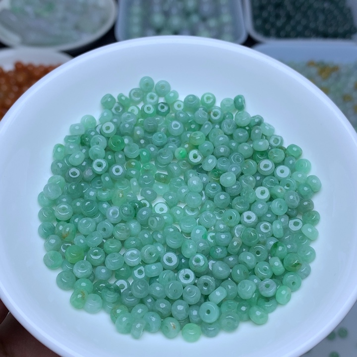 【闪购商品】未镶嵌翡翠手链卡2.8乘4.5阳绿算盘50个