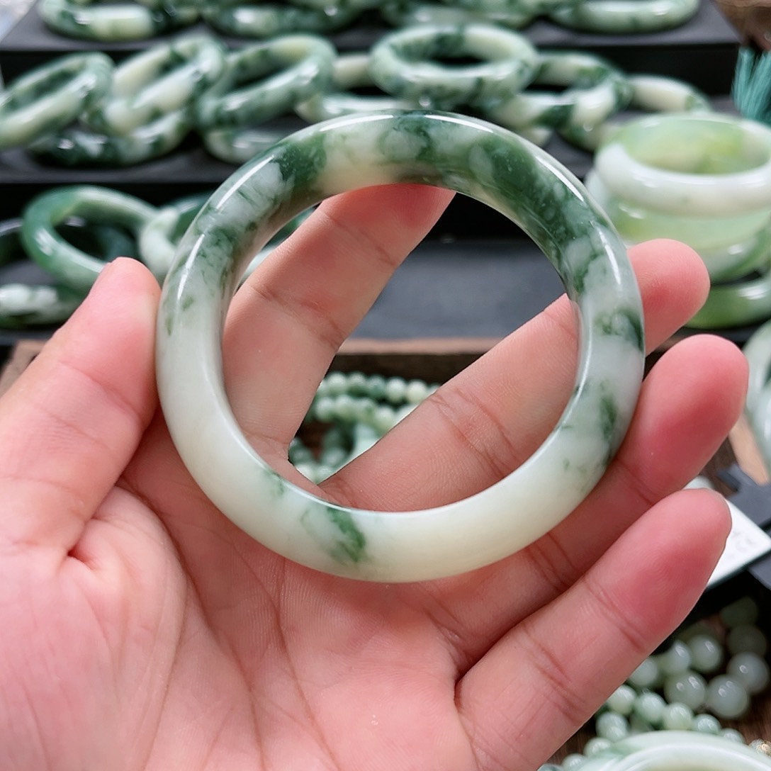 【闪购商品】未镶嵌透闪石-蛇纹石玉手镯青*